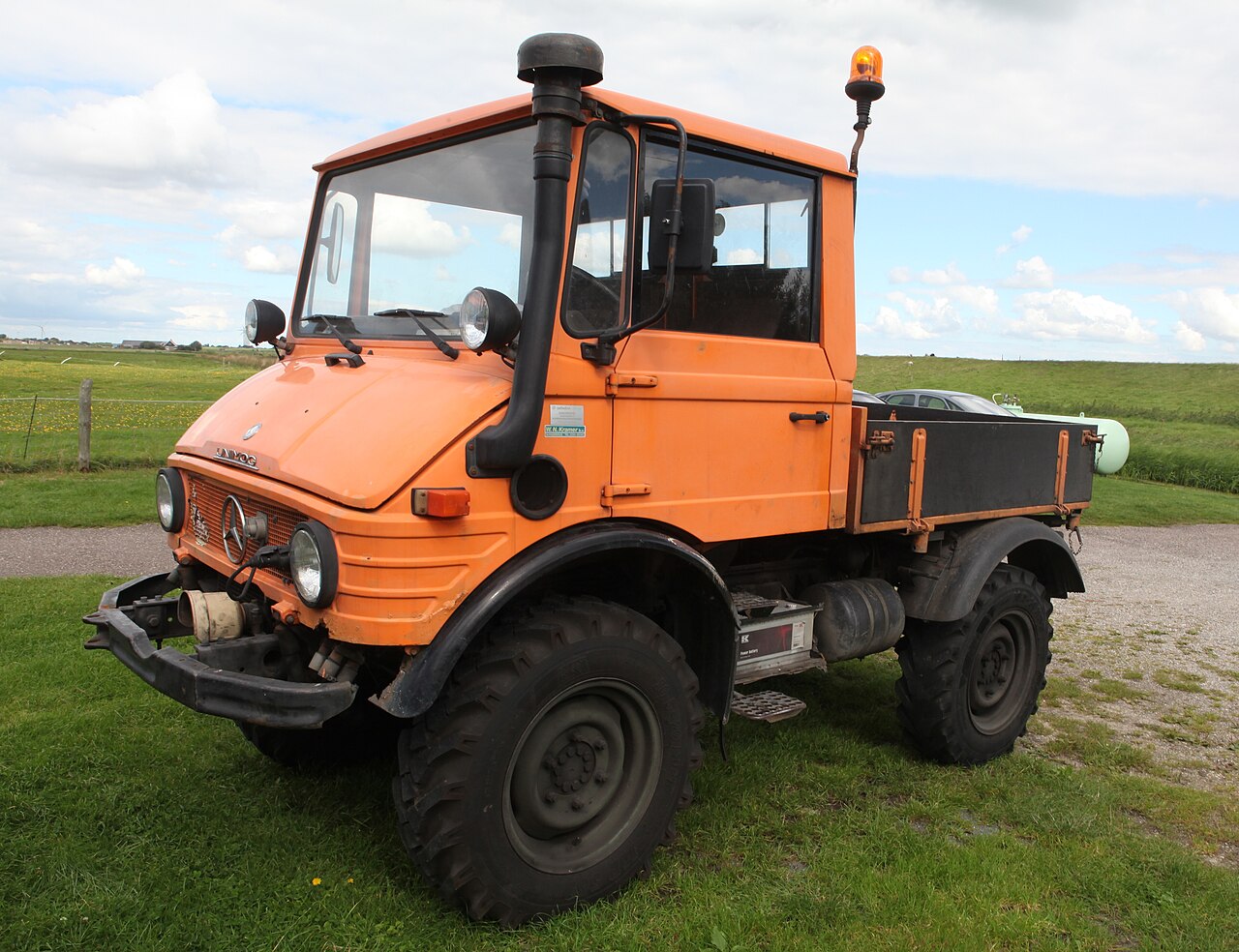 Daimler-Benz Unimog 407 1988