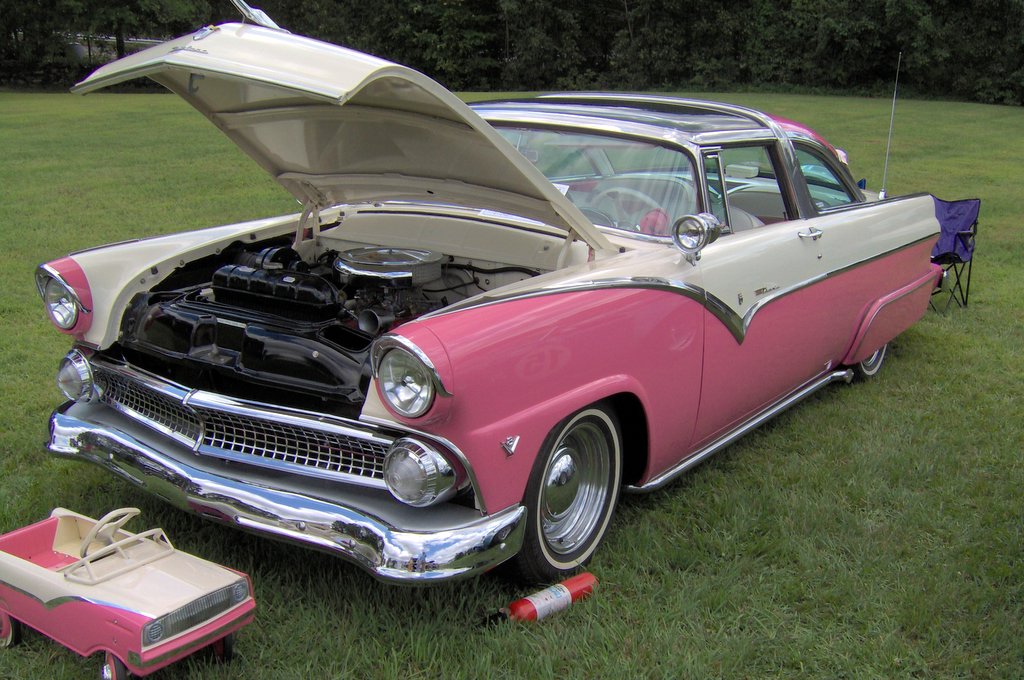 Ford Fairlane Crown Victoria Skyliner 1955