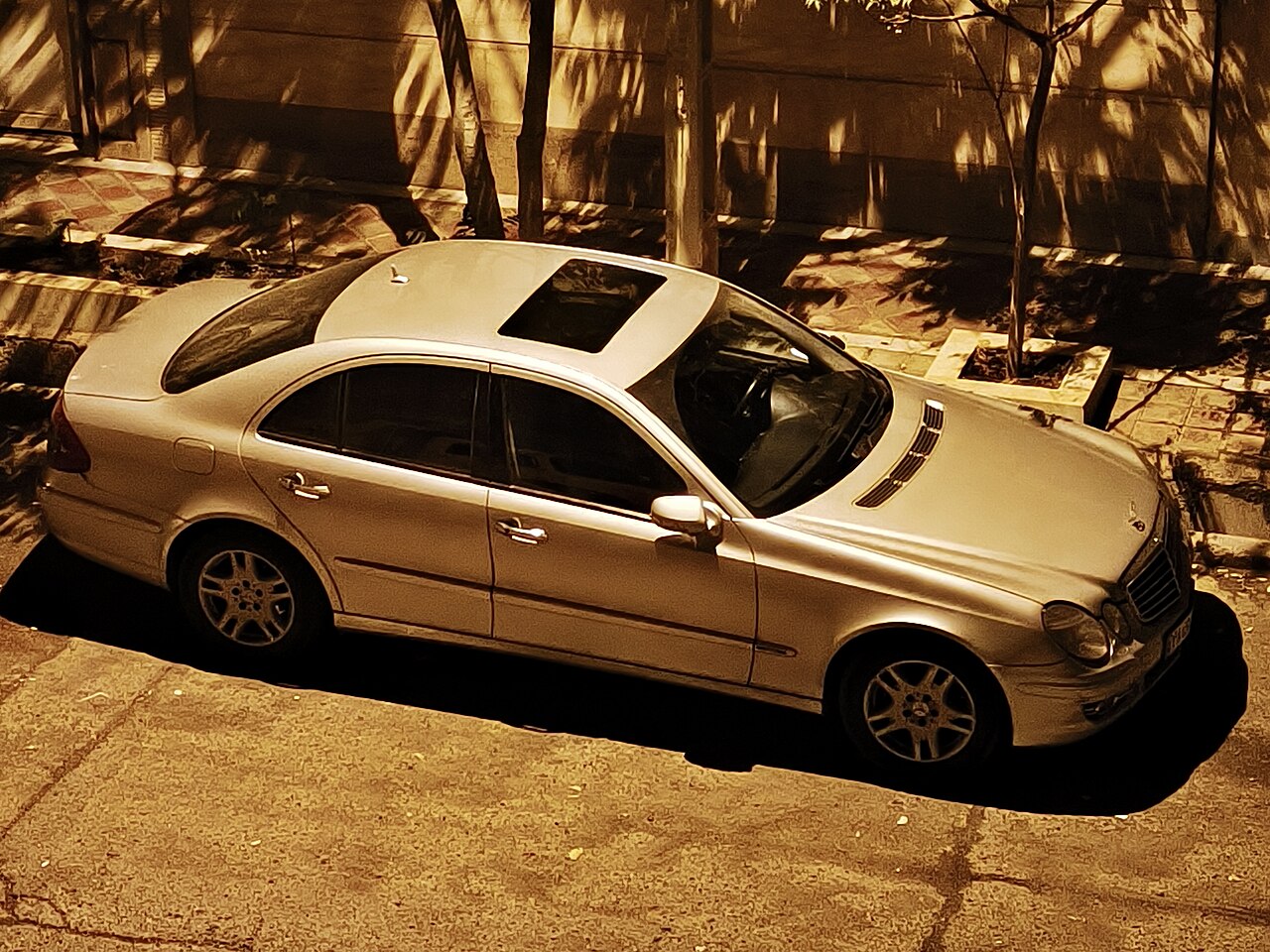 Mercedes-Benz W211 2002