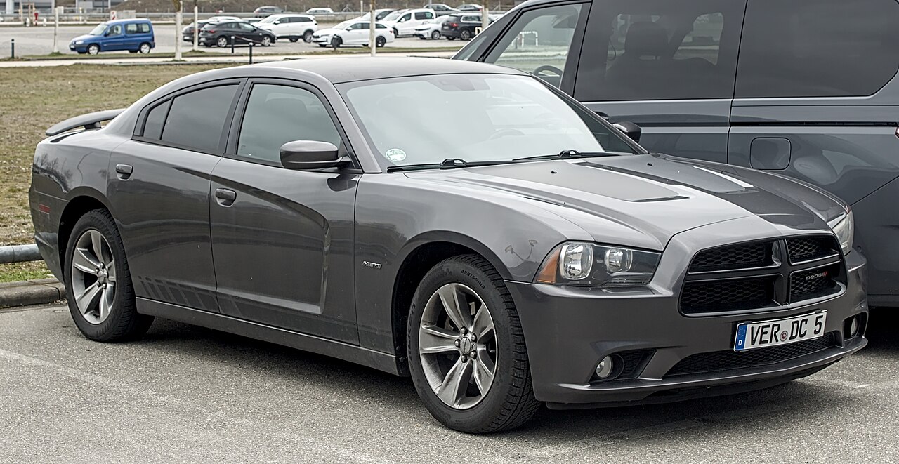 Stellantis North America Dodge Charger LX 2005
