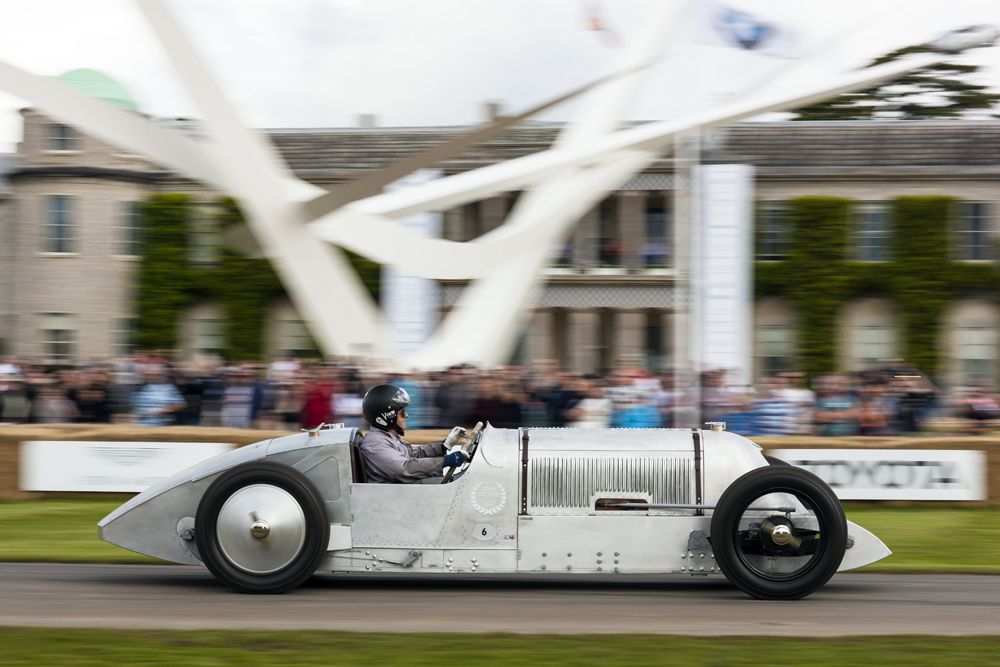 2016 Goodwood Festival Of Speed 23rd - 26th June 2016 FoS Saturday, 26th June. Goodwood, England. Batch 1, one, track action Photo: Drew Gibson