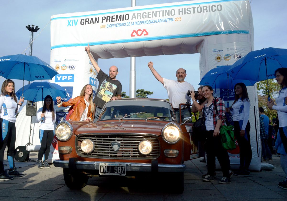 de-izq-a-der-gaston-y-luis-galardi-ganadores-del-14-gran-premio-organizado-por-el-aca-aca