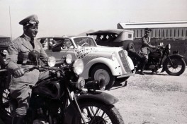 CA - 05/05/2016 - Em abril de 1936, um Opel Olympia chega ao Brasil, vindo da Alemanha, a bordo do dirigvel Hindenburg.