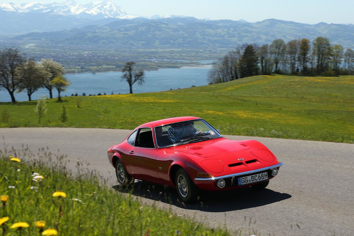 Style icon in action: The Opel GT can be admired during the Bodensee-Klassik in early May.