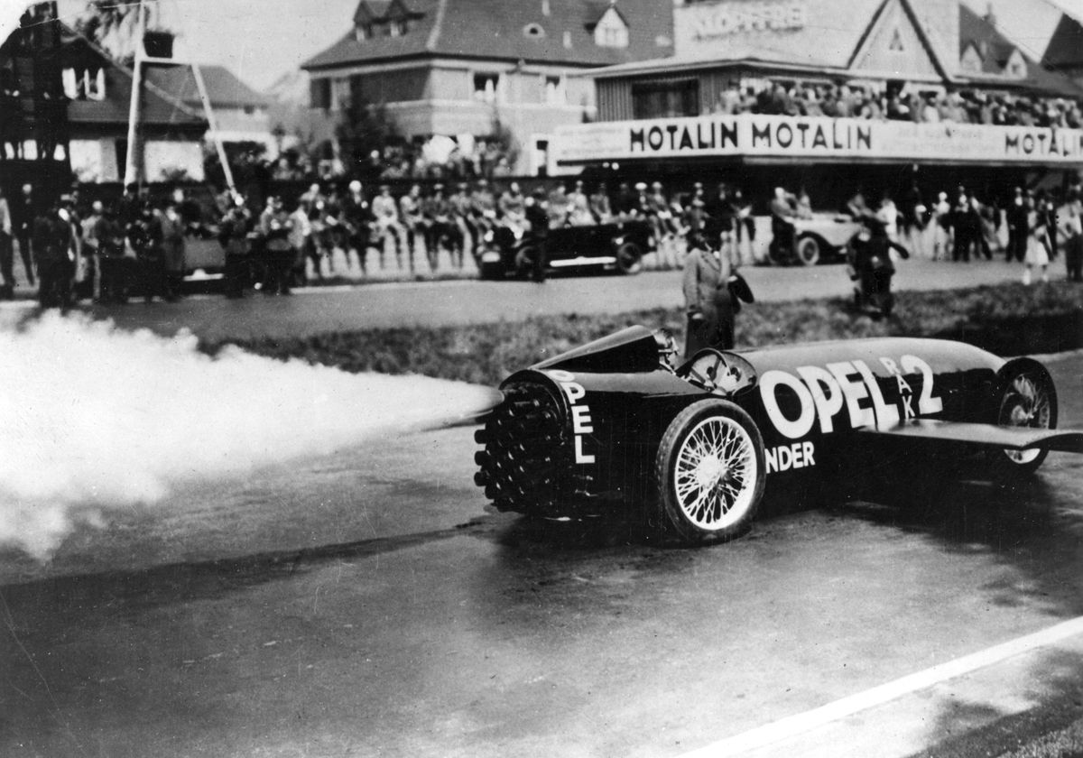 And he’s off: Fritz von Opel ignites the first rocket in the rear of the RAK 2 via a pedal.