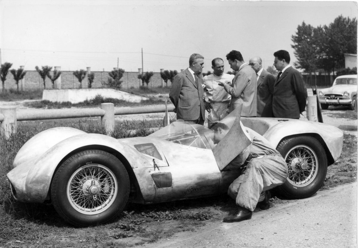 Tipo 60 (Bird Cage) Prove di sviluppo della vettura con il pilota Stirling Moss all'Aeroautodromo di Modena.