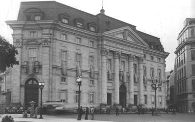 La sede central del Banco Nación y el surtidor de Plaza de Mayo
