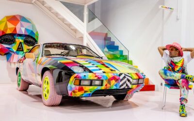 Estructuras multicolores y patrones geométricos en un Porsche 928